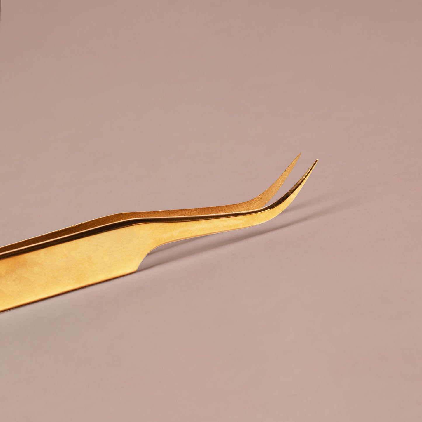 Curved Isolation Tweezer - Gold